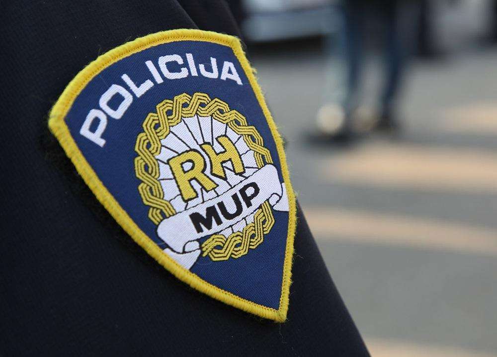 policija