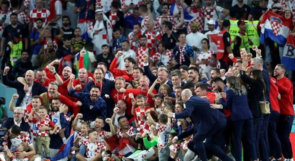 vatreni i slavlje u katru