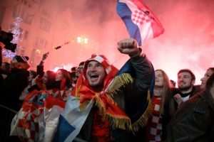 (FOTO) SLAVLJE U ZAGREBU, SPLITU, OSIJEKU, RIJECI: Brončana medalja Vatrenih slavila se diljem Hrvatske (FOTO) SLAVLJE U ZAGREBU, SPLITU, OSIJEKU, RIJECI: Brončana medalja Vatrenih slavila se diljem Hrvatske