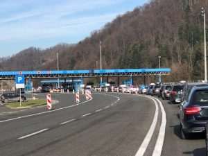 HRVATI SE VRAĆAJU U NJEMAČKU I AUSTRIJU: Kilometarske gužve između Hrvatske i Slovenije zbog e-vinjeta