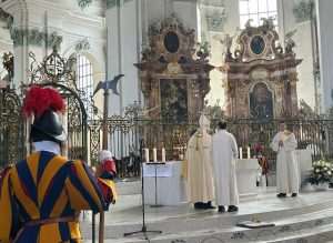 (FOTO i VIDEO) U ST. GALLENU ZAREĐEN NEKADAŠNJI PAPINSKI GARDIST: Veliko slavlje na ređenju Ivana Šarića (FOTO i VIDEO) U ST. GALLENU ZAREĐEN NEKADAŠNJI PAPINSKI GARDIST: Veliko slavlje na ređenju Ivana Šarića