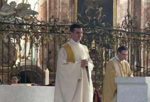 (FOTO i VIDEO) U ST. GALLENU ZAREĐEN NEKADAŠNJI PAPINSKI GARDIST: Veliko slavlje na ređenju Ivana Šarića (FOTO i VIDEO) U ST. GALLENU ZAREĐEN NEKADAŠNJI PAPINSKI GARDIST: Veliko slavlje na ređenju Ivana Šarića