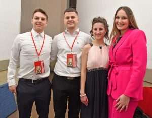 DOBITNICI VEČERNJAKOVE DOMOVNICE: U tuđoj zemlji i na tuđem jeziku nije lako započeti život, zato je ova nagrada veliko priznanje da smo uspjeli DOBITNICI VEČERNJAKOVE DOMOVNICE: U tuđoj zemlji i na tuđem jeziku nije lako započeti život, zato je ova nagrada veliko priznanje da smo uspjeli