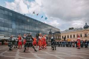 FESTIVAL “SVI zaJEDNO HRVATSKO NAJ”: Posjetitelje očekuje konjičko-scenski spektakl s lipicancima u dvorcu Eltz i koncert Gibonnija FESTIVAL “SVI zaJEDNO HRVATSKO NAJ”: Posjetitelje očekuje konjičko-scenski spektakl s lipicancima u dvorcu Eltz i koncert Gibonnija