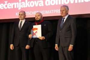 DOBITNICI VEČERNJAKOVE DOMOVNICE: U tuđoj zemlji i na tuđem jeziku nije lako započeti život, zato je ova nagrada veliko priznanje da smo uspjeli DOBITNICI VEČERNJAKOVE DOMOVNICE: U tuđoj zemlji i na tuđem jeziku nije lako započeti život, zato je ova nagrada veliko priznanje da smo uspjeli