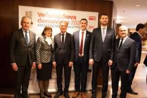 DOBITNICI VEČERNJAKOVE DOMOVNICE: U tuđoj zemlji i na tuđem jeziku nije lako započeti život, zato je ova nagrada veliko priznanje da smo uspjeli DOBITNICI VEČERNJAKOVE DOMOVNICE: U tuđoj zemlji i na tuđem jeziku nije lako započeti život, zato je ova nagrada veliko priznanje da smo uspjeli