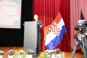 DOBITNICI VEČERNJAKOVE DOMOVNICE: U tuđoj zemlji i na tuđem jeziku nije lako započeti život, zato je ova nagrada veliko priznanje da smo uspjeli DOBITNICI VEČERNJAKOVE DOMOVNICE: U tuđoj zemlji i na tuđem jeziku nije lako započeti život, zato je ova nagrada veliko priznanje da smo uspjeli