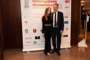 DOBITNICI VEČERNJAKOVE DOMOVNICE: U tuđoj zemlji i na tuđem jeziku nije lako započeti život, zato je ova nagrada veliko priznanje da smo uspjeli DOBITNICI VEČERNJAKOVE DOMOVNICE: U tuđoj zemlji i na tuđem jeziku nije lako započeti život, zato je ova nagrada veliko priznanje da smo uspjeli