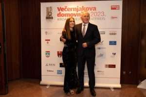 DOBITNICI VEČERNJAKOVE DOMOVNICE: U tuđoj zemlji i na tuđem jeziku nije lako započeti život, zato je ova nagrada veliko priznanje da smo uspjeli DOBITNICI VEČERNJAKOVE DOMOVNICE: U tuđoj zemlji i na tuđem jeziku nije lako započeti život, zato je ova nagrada veliko priznanje da smo uspjeli