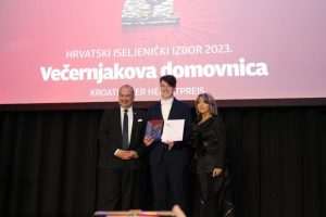 DOBITNICI VEČERNJAKOVE DOMOVNICE: U tuđoj zemlji i na tuđem jeziku nije lako započeti život, zato je ova nagrada veliko priznanje da smo uspjeli DOBITNICI VEČERNJAKOVE DOMOVNICE: U tuđoj zemlji i na tuđem jeziku nije lako započeti život, zato je ova nagrada veliko priznanje da smo uspjeli