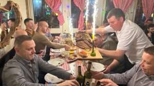 HRVATSKI VINARI NA PUTU ZA DÜSSELDORF: Prije odlaska na sajam vina ProWein, posjetili tvrtku Budimir u Bad Homburgu HRVATSKI VINARI NA PUTU ZA DÜSSELDORF: Prije odlaska na sajam vina ProWein, posjetili tvrtku Budimir u Bad Homburgu