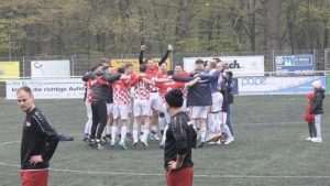 (FOTO) CROATIA BONN SLAVILA NA TEŠKOM GOSTOVANJU: Marko Sinković, koji se vratio u momčad nakon 10 mjeseci od ozljede, svojim pogotkom odlučio derbi (FOTO) CROATIA BONN SLAVILA NA TEŠKOM GOSTOVANJU: Marko Sinković, koji se vratio u momčad nakon 10 mjeseci od ozljede, svojim pogotkom odlučio derbi