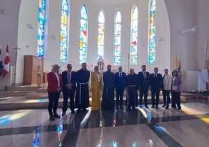 GRLIĆ RADMAN POSJETIO HRVATSKO FRANJEVAČKO SREDIŠTE KRALJICE MIRA U NORVALU: Zajedništvo i hrvatski duh čine tu zajednicu mostom kulture Republike Hrvatske i hrvatskog iseljeništva u Kanadi GRLIĆ RADMAN POSJETIO HRVATSKO FRANJEVAČKO SREDIŠTE KRALJICE MIRA U NORVALU: Zajedništvo i hrvatski duh čine tu zajednicu mostom kulture Republike Hrvatske i hrvatskog iseljeništva u Kanadi