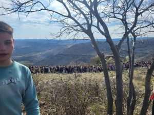 FOTO/VIDEO: Brojni vjernici pohodili Križni put na Humu FOTO/VIDEO: Brojni vjernici pohodili Križni put na Humu