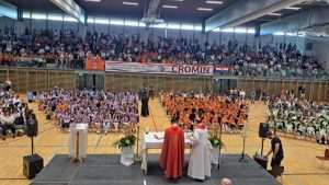 CROMIN 2023.: Na tradicionalnom susretu hrvatskih ministranata i malih misijskih zborova nastupilo oko 550 mladih Hrvata iz Švicarske CROMIN 2023.: Na tradicionalnom susretu hrvatskih ministranata i malih misijskih zborova nastupilo oko 550 mladih Hrvata iz Švicarske