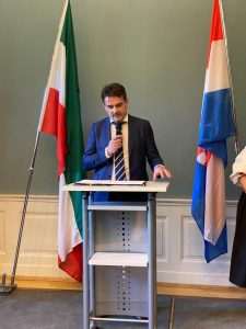 PROSLAVA DANA DRŽAVNOSTI U DÜSSELDORFU: Prisjećamo se trenutka kada je nakon više stoljeća nastojanja hrvatskih ljudi stvorena država Hrvatska PROSLAVA DANA DRŽAVNOSTI U DÜSSELDORFU: Prisjećamo se trenutka kada je nakon više stoljeća nastojanja hrvatskih ljudi stvorena država Hrvatska