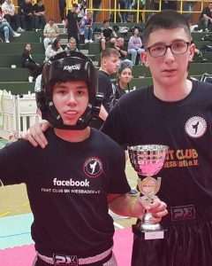 WIESBADEN: Članovi borilačkog Fight Cluba MK Wiesbaden osvojili 8 prvih mjesta, 4 druga mjesta i 5 trećih mjesta na Phönix Cupu u Lollaru kod Giesena