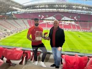 JOŠKO GVARDIOL U LEIPZIGU PRIMIO VEČERNJAKOVU DOMOVNICU: S radošću predstavljamo našu zemlju u svijetu JOŠKO GVARDIOL U LEIPZIGU PRIMIO VEČERNJAKOVU DOMOVNICU: S radošću predstavljamo našu zemlju u svijetu
