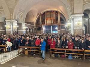 (VIDEO) HODOČAŠĆE U LOURDES: S Hrvatima iz Wiesbadena i Mainza se susreo i limburški biskup