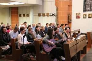 PATER IKE MANDURIĆ S KRIZMANICIMA U MAINZU: Bitno je zajedništvo Hrvata pogotovo u iseljeništvu PATER IKE MANDURIĆ S KRIZMANICIMA U MAINZU: Bitno je zajedništvo Hrvata pogotovo u iseljeništvu