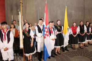 (FOTO) HODOČAŠĆE U NEVIGES: Oko 5.000 hodočasnika hodočastilo Majci Božjoj u Neviges