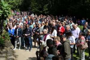 (FOTO) HODOČAŠĆE U NEVIGES: Oko 5.000 hodočasnika hodočastilo Majci Božjoj u Neviges