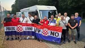 NAKON OKUPLJANJA U FRANKFURTU: Hrvatski nogometni navijači krenuli super modernim kamperima u Nizozemsku na Final Four Lige nacija