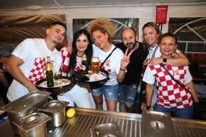 (FOTO) HRVATI ODUŠEVILI U ROTTENBURGU ČAK I POLICAJCE: Croatia Rottenburg tri dana bila u središtu pozornosti 48. Rottenburg Neckar Festivala (FOTO) HRVATI ODUŠEVILI U ROTTENBURGU ČAK I POLICAJCE: Croatia Rottenburg tri dana bila u središtu pozornosti 48. Rottenburg Neckar Festivala