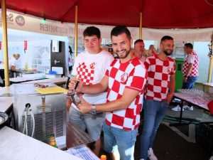 (FOTO) HRVATI ODUŠEVILI U ROTTENBURGU ČAK I POLICAJCE: Croatia Rottenburg tri dana bila u središtu pozornosti 48. Rottenburg Neckar Festivala (FOTO) HRVATI ODUŠEVILI U ROTTENBURGU ČAK I POLICAJCE: Croatia Rottenburg tri dana bila u središtu pozornosti 48. Rottenburg Neckar Festivala
