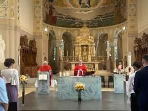 SVETA POTVRDA U ST. GALLENU: Biskup Palić krizmao 42-je mladih na sjeveru Švicarske SVETA POTVRDA U ST. GALLENU: Biskup Palić krizmao 42-je mladih na sjeveru Švicarske
