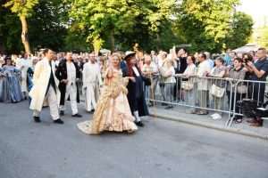 27. IZDANJE "TEREZIJANE": U scenskom prikazu dolaska carice Marije Terezije u Bjelovar sudjelovalo više od 700 kostimiranih osoba