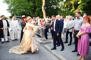 27. IZDANJE "TEREZIJANE": U scenskom prikazu dolaska carice Marije Terezije u Bjelovar sudjelovalo više od 700 kostimiranih osoba