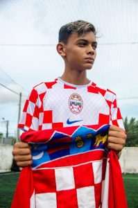 (FOTO) GUBILI ILI POBJEĐIVALI ONI SU UZ HRVATSKU: Brazilski dječaci u hrvatskim dresovima dišu za nogomet i zemlju koju ne poznaju (FOTO) GUBILI ILI POBJEĐIVALI ONI SU UZ HRVATSKU: Brazilski dječaci u hrvatskim dresovima dišu za nogomet i zemlju koju ne poznaju