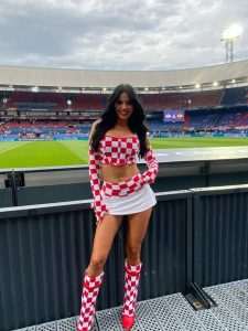 FINALE BEZ IVANE NE MOŽE!: Atraktivna navijačica koja je rođena u Frankfurtu "zapalila" Rotterdam, bila je uz Vatrene FINALE BEZ IVANE NE MOŽE!: Atraktivna navijačica koja je rođena u Frankfurtu "zapalila" Rotterdam, bila je uz Vatrene