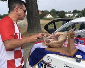 (FOTO I VIDEO) LUDNICA U ROTTERDAMU: Hrvati su ponovno pokazali da su svi kao jedno kad treba stati uz svoje!