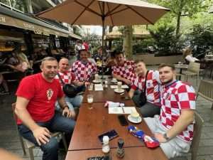 (FOTO I VIDEO) LUDNICA U ROTTERDAMU: Hrvati su ponovno pokazali da su svi kao jedno kad treba stati uz svoje!