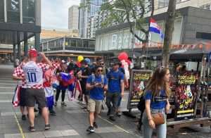(FOTO I VIDEO) LUDNICA U ROTTERDAMU: Hrvati su ponovno pokazali da su svi kao jedno kad treba stati uz svoje!