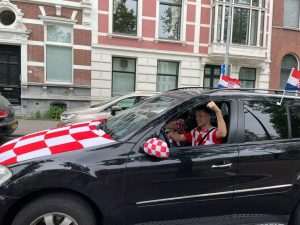 (FOTO I VIDEO) LUDNICA U ROTTERDAMU: Hrvati su ponovno pokazali da su svi kao jedno kad treba stati uz svoje!