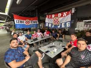(FOTO I VIDEO) LUDNICA U ROTTERDAMU: Hrvati su ponovno pokazali da su svi kao jedno kad treba stati uz svoje!