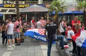 (FOTO I VIDEO) LUDNICA U ROTTERDAMU: Hrvati su ponovno pokazali da su svi kao jedno kad treba stati uz svoje!