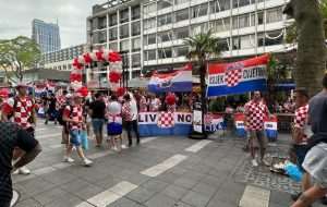 (FOTO I VIDEO) LUDNICA U ROTTERDAMU: Hrvati su ponovno pokazali da su svi kao jedno kad treba stati uz svoje!