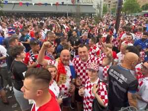 (FOTO I VIDEO) LUDNICA U ROTTERDAMU: Hrvati su ponovno pokazali da su svi kao jedno kad treba stati uz svoje!