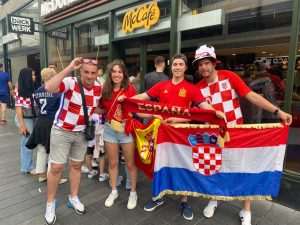 (FOTO I VIDEO) LUDNICA U ROTTERDAMU: Hrvati su ponovno pokazali da su svi kao jedno kad treba stati uz svoje!