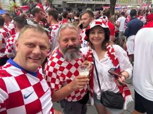 (FOTO I VIDEO) LUDNICA U ROTTERDAMU: Hrvati su ponovno pokazali da su svi kao jedno kad treba stati uz svoje!