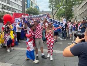 (FOTO I VIDEO) LUDNICA U ROTTERDAMU: Hrvati su ponovno pokazali da su svi kao jedno kad treba stati uz svoje!