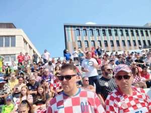 HRVATSKA RAZBILA SLOVENCE I PLASIRALA SE U POLUFINALE: Navijači opet dali snažnu podršku