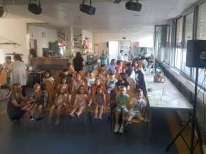(FOTO) SUBOTNJE DRUŽENJE U STUTTGARTU: Djeca, roditelji, bake i djedovi uživali u predstavi (FOTO) SUBOTNJE DRUŽENJE U STUTTGARTU: Djeca, roditelji, bake i djedovi uživali u predstavi