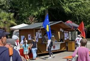 DISKRIMINIRANJE PO NACIONALNOJ OSNOVI: Hrvatima Friedrichshafena zabranjeno na svom štandu isticanje zastave i znakovlja hrvatskog naroda iz BiH DISKRIMINIRANJE PO NACIONALNOJ OSNOVI: Hrvatima Friedrichshafena zabranjeno na svom štandu isticanje zastave i znakovlja hrvatskog naroda iz BiH