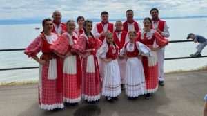 DISKRIMINIRANJE PO NACIONALNOJ OSNOVI: Hrvatima Friedrichshafena zabranjeno na svom štandu isticanje zastave i znakovlja hrvatskog naroda iz BiH DISKRIMINIRANJE PO NACIONALNOJ OSNOVI: Hrvatima Friedrichshafena zabranjeno na svom štandu isticanje zastave i znakovlja hrvatskog naroda iz BiH