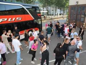 HRVATI IZ NJEMAČKE U SRCU SLAVONIJE: HKUD "Krešimir" Bad Cannstatt sudjeluju na 57. Đakovačkim vezovima HRVATI IZ NJEMAČKE U SRCU SLAVONIJE: HKUD "Krešimir" Bad Cannstatt sudjeluju na 57. Đakovačkim vezovima